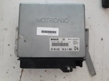 Calculateur injection Saab 900 NG Bosch MOTRONIC M2.8.1